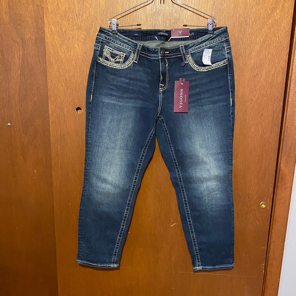NWT Vigoss Size 18 Capris